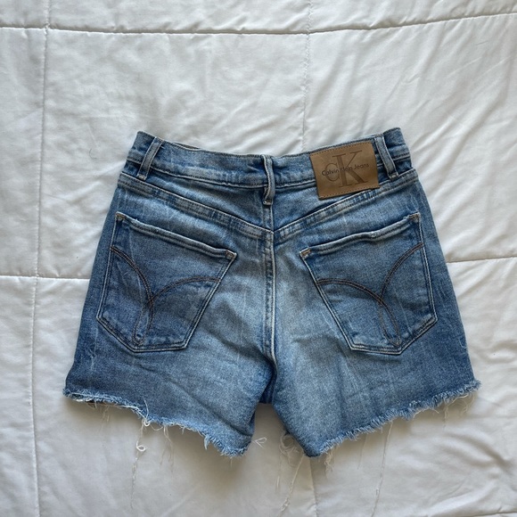 Calvin Klein - Picture 3 of 4